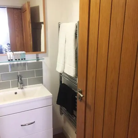 Modern 1 Bedroom In Central