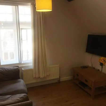 Modern 1 Bedroom In Central *