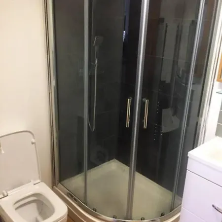 Modern 1 Bedroom In Central * Bristol